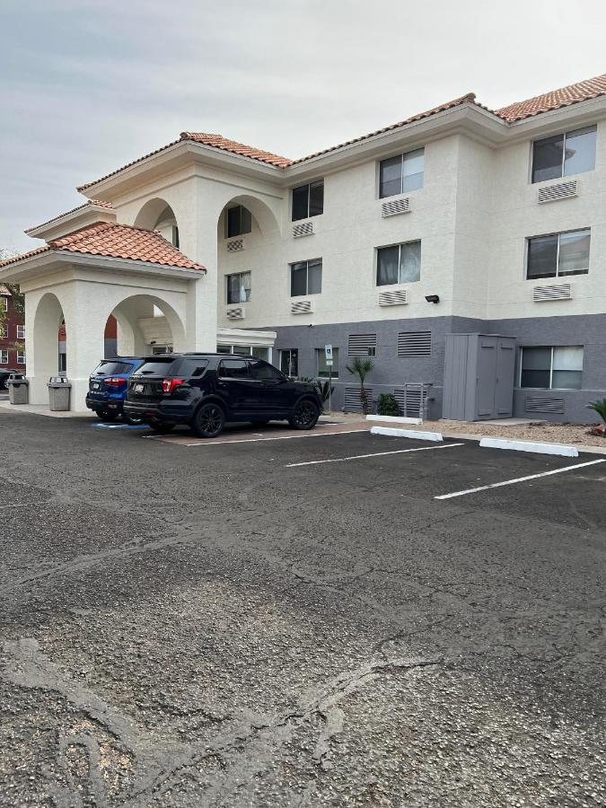 Holiday Inn Express & Suites Phoenix - Mesa West By Ihg Exterior foto