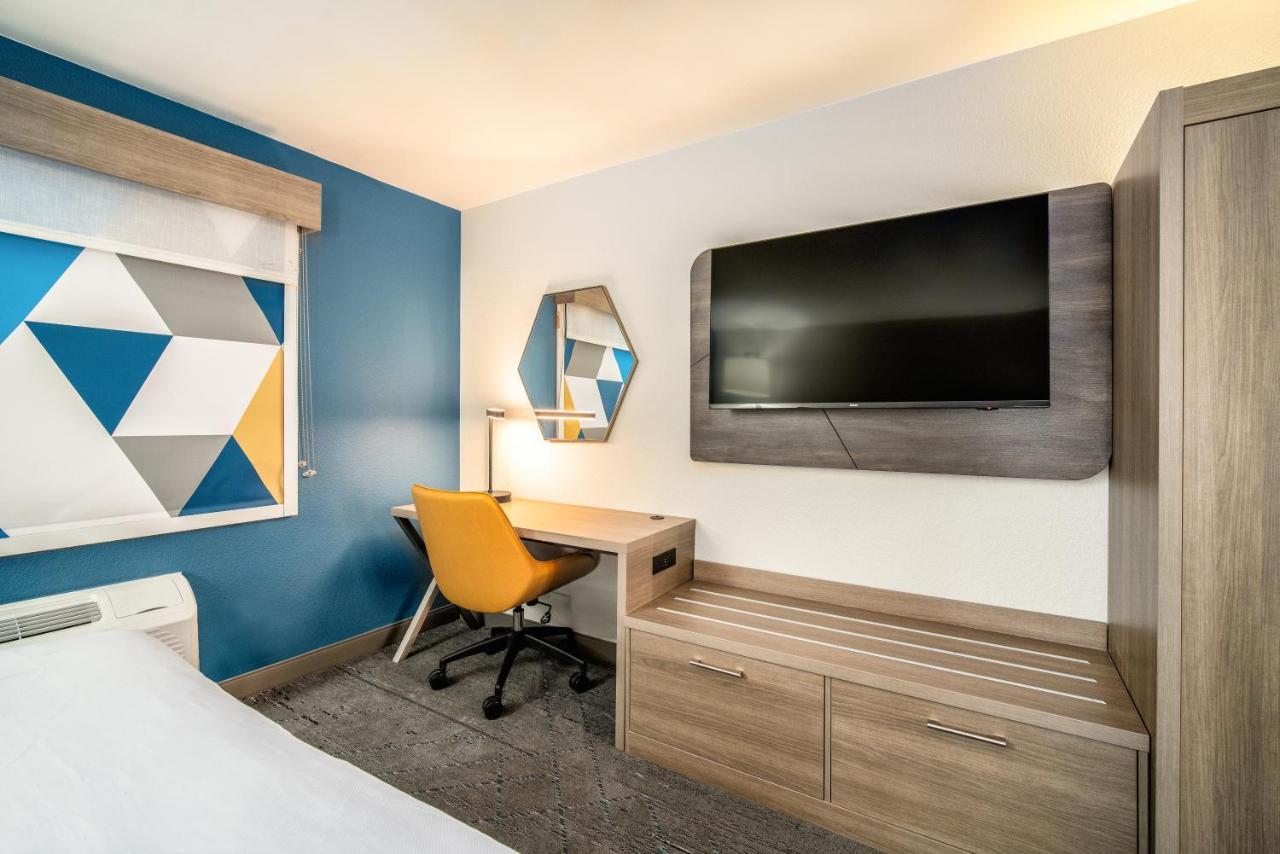 Holiday Inn Express & Suites Phoenix - Mesa West By Ihg Exterior foto