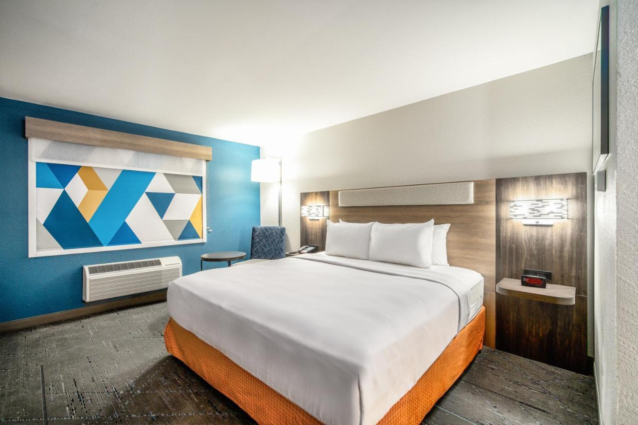 Holiday Inn Express & Suites Phoenix - Mesa West By Ihg Exterior foto