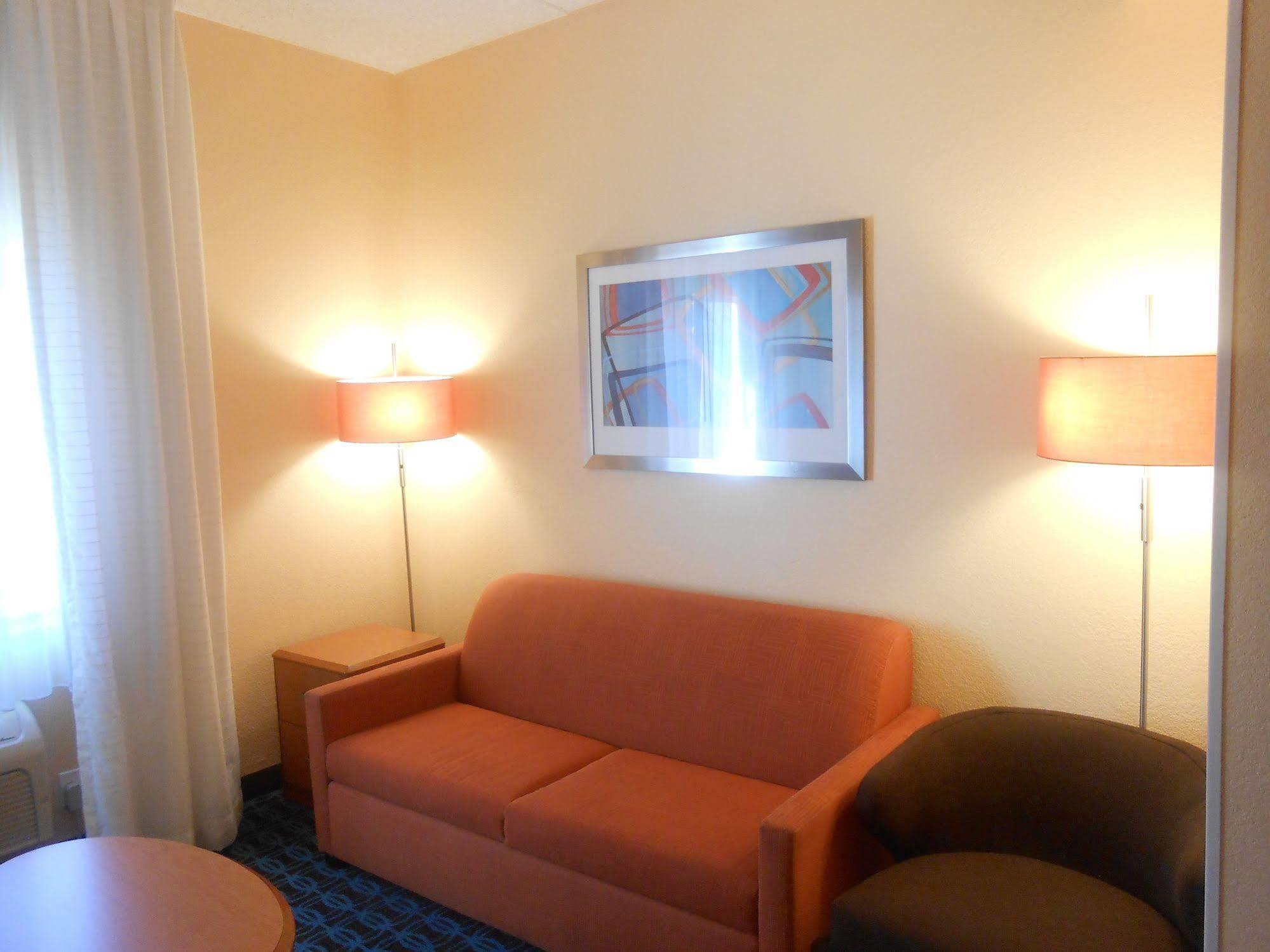 Holiday Inn Express & Suites Phoenix - Mesa West By Ihg Exterior foto