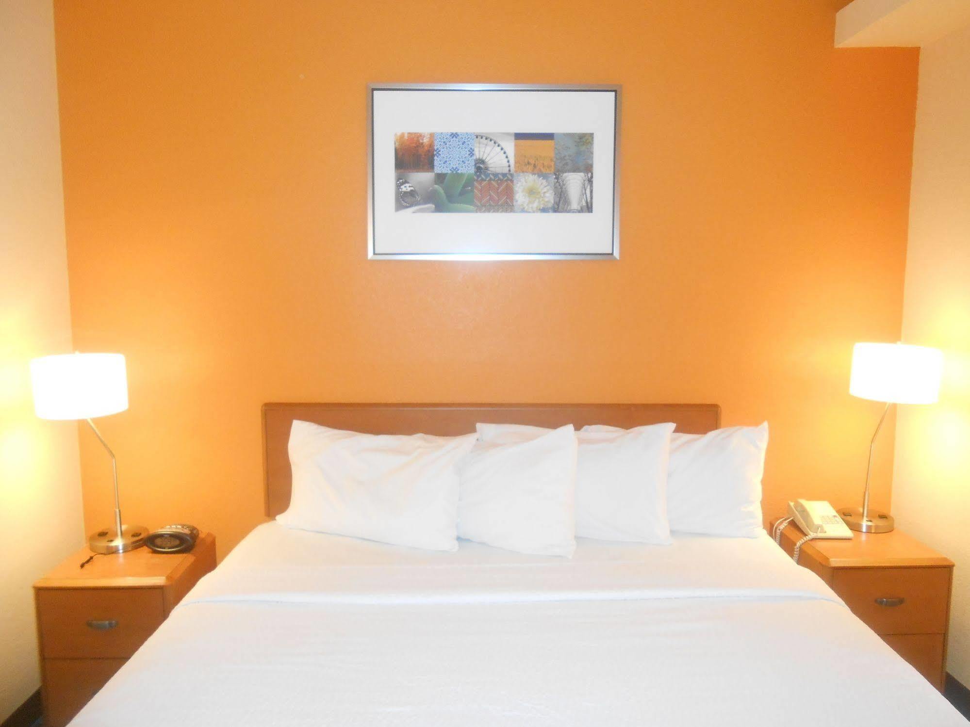 Holiday Inn Express & Suites Phoenix - Mesa West By Ihg Exterior foto
