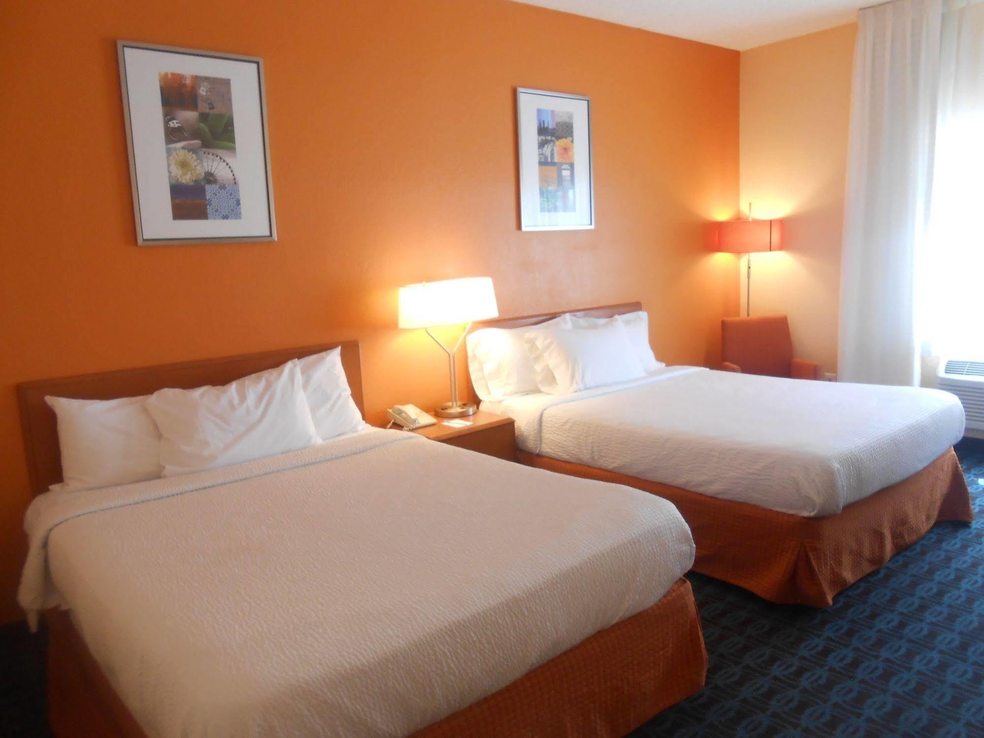 Holiday Inn Express & Suites Phoenix - Mesa West By Ihg Exterior foto