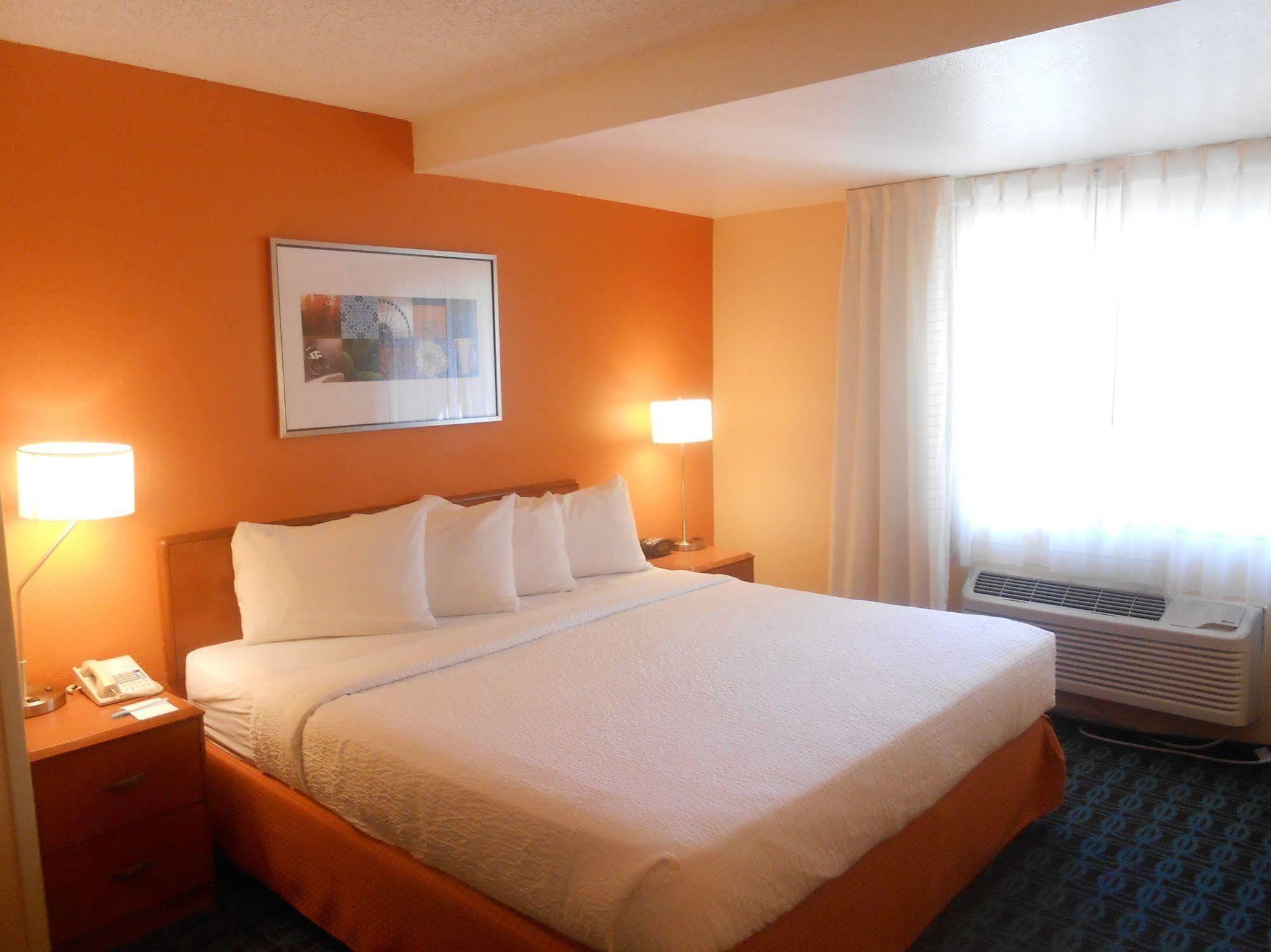 Holiday Inn Express & Suites Phoenix - Mesa West By Ihg Exterior foto